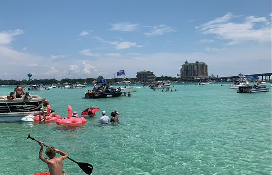 Enjoy Crab island and Destin !Paddleboard and floating mat included !