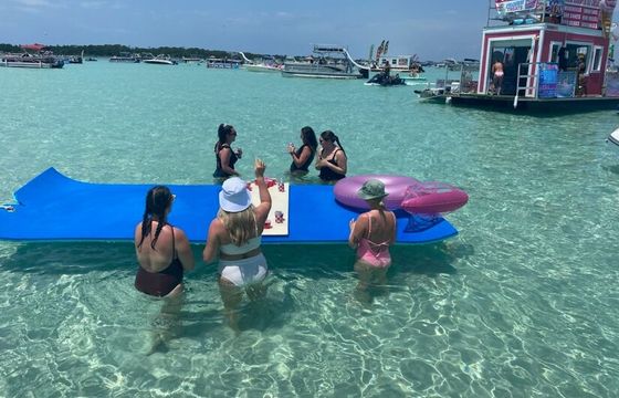 Enjoy Crab island and Destin !Paddleboard and floating mat included !
