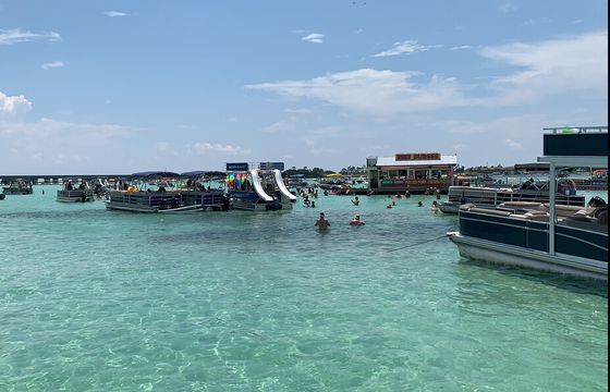 Enjoy Crab island and Destin !Paddleboard and floating mat included !