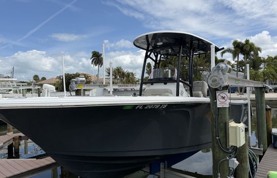 Luxury 23’ Sportsman Center Console | Easy Private Lift Access | Fuel