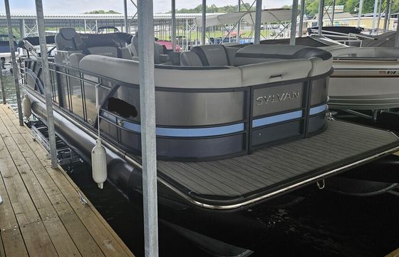 Premium Tritoon Rental (3 day minimum) – Lake Anna, Virginia