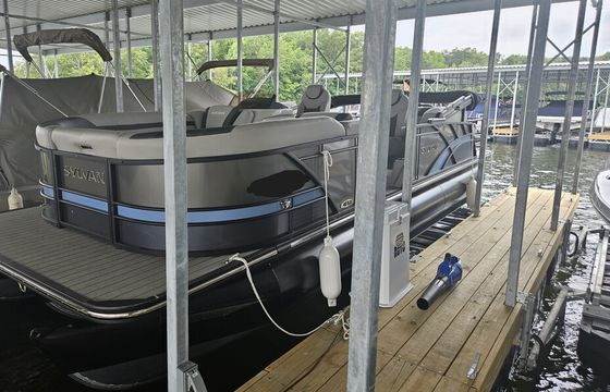 Premium Tritoon Rental (3 day minimum) – Lake Anna, Virginia