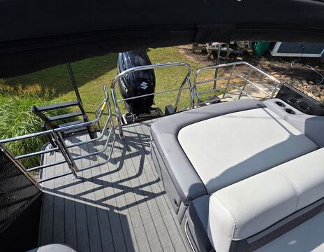 • Luxury Triton Pontoon • 12 Passenger • Premium Audio System
