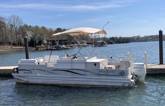 2003 22' Sweetwater Pontoon Gas Included!