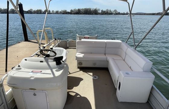2003 22' Sweetwater Pontoon Gas Included!