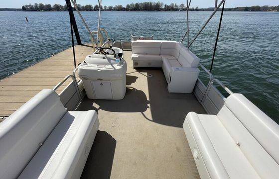2003 22' Sweetwater Pontoon Gas Included!