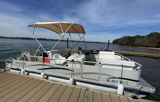 2003 22' Sweetwater Pontoon Gas Included!