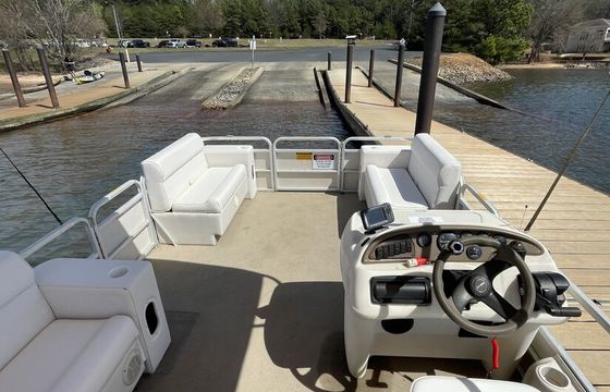 2003 22' Sweetwater Pontoon Gas Included!