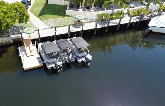 Pontoon boats for 10