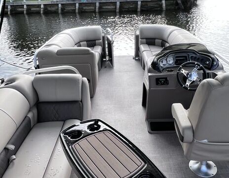 Pontoon boats for 10