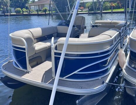 Pontoon boats for 10