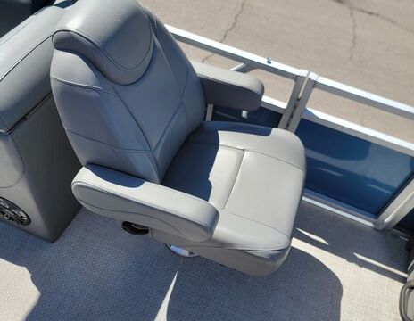 Captained-20ft Avalon Tritoon – 150HP | BBQ, Double Bimini; $125/hr
