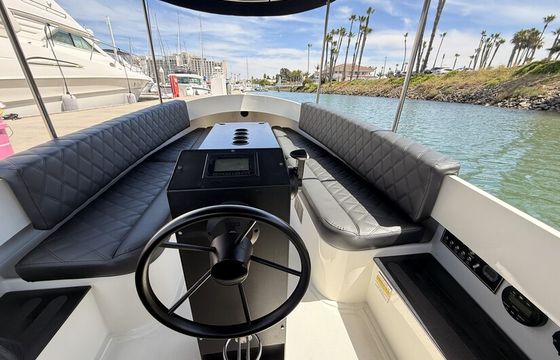 Cloud Nine: Luxury Electric Boat for 10 • Easy Self-Drive • San Diego