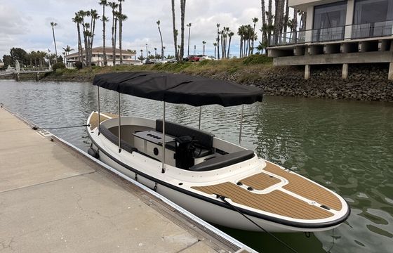 Cloud Nine: Luxury Electric Boat for 10 • Easy Self-Drive • San Diego