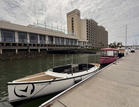 Cloud Nine: Luxury Electric Boat for 10 • Easy Self-Drive • San Diego
