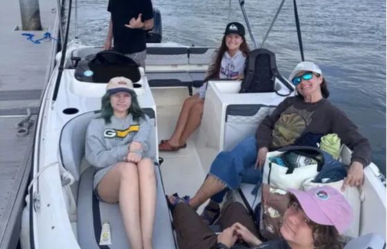 Bayliner- Fun &amp; Budget-Friendly- Great for Small Groups!