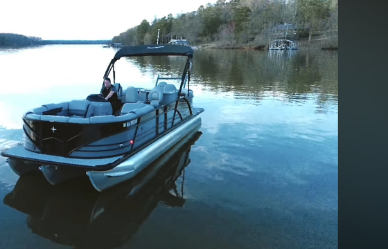 **Stunning 25FT Berkshire Tri-toon with 250HP and a High Top BAR. Wow!