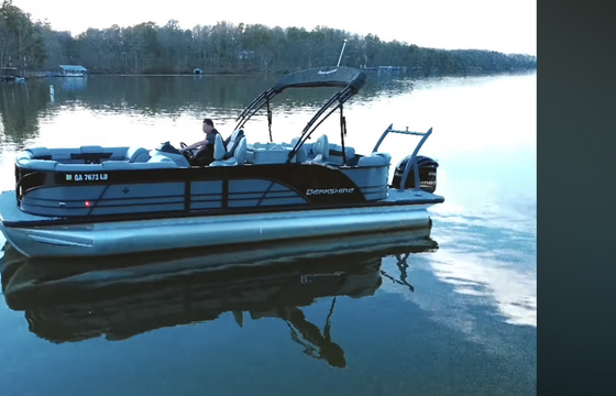 **Stunning 25FT Berkshire Tri-toon with 250HP and a High Top BAR. Wow!