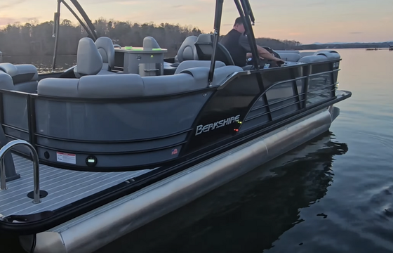 **Stunning 25FT Berkshire Tri-toon with 250HP and a High Top BAR. Wow!
