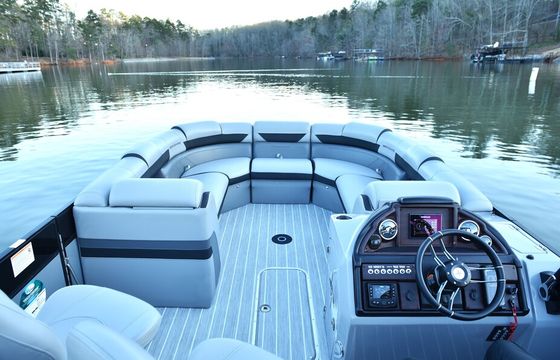 **Stunning 25FT Berkshire Tri-toon with 250HP and a High Top BAR. Wow!