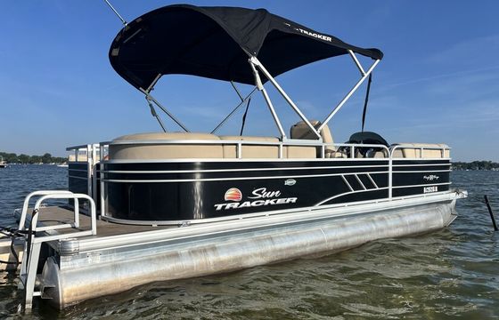 22’ Party Barge on Devils Lake