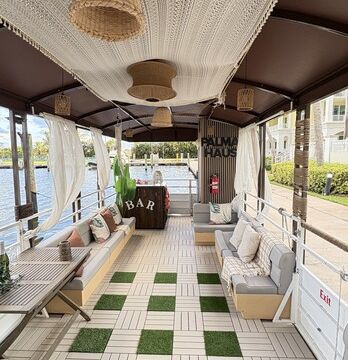 PALMAHAUS FLOATING LOUNGE