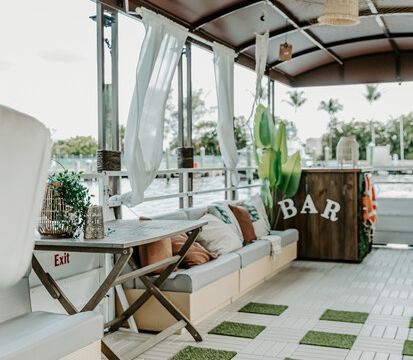 PALMAHAUS FLOATING LOUNGE