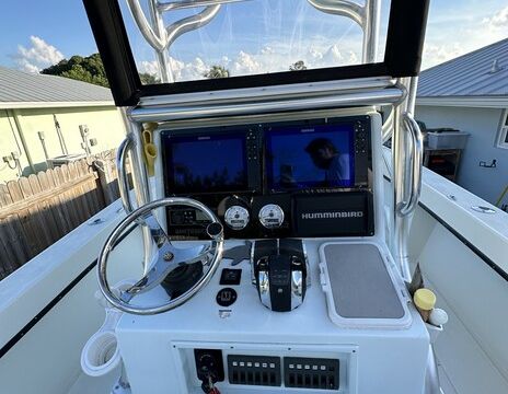 “Good Credit” 28’ Whitewater Center Console
