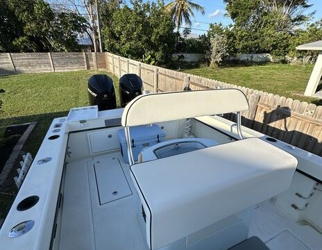 “Good Credit” 28’ Whitewater Center Console