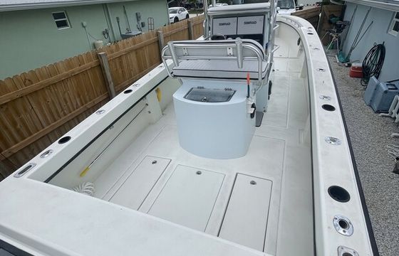 “Good Credit” 28’ Whitewater Center Console