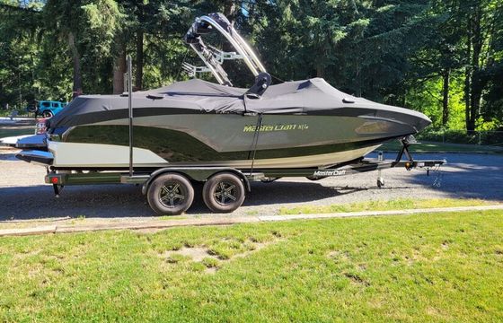 2021 MasterCraft NXT24 – Surf-Ready Wake Machine – Seats 12 – Delivery