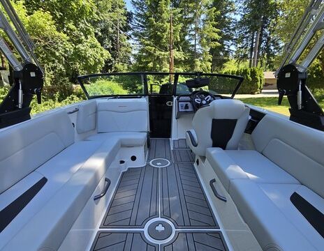 2021 MasterCraft NXT24 – Surf-Ready Wake Machine – Seats 12 – Delivery