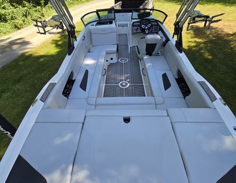 2021 MasterCraft NXT24 – Surf-Ready Wake Machine – Seats 12 – Delivery