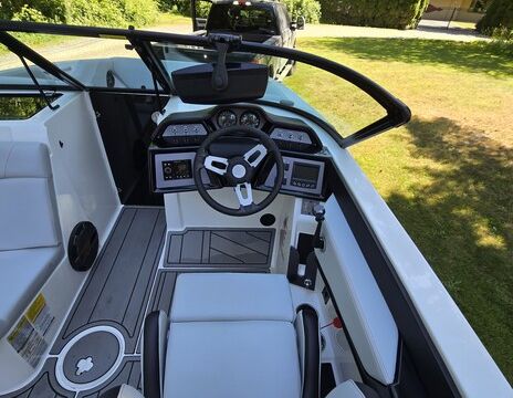 2021 MasterCraft NXT24 – Surf-Ready Wake Machine – Seats 12 – Delivery