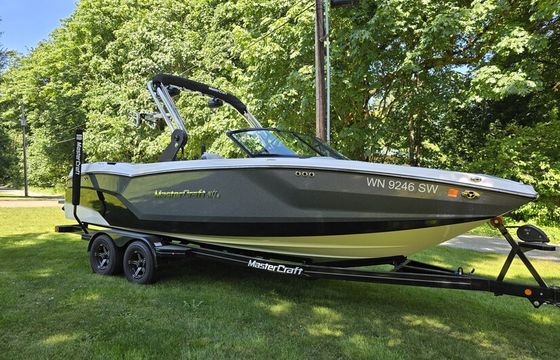 2021 MasterCraft NXT24 – Surf-Ready Wake Machine – Seats 12 – Delivery