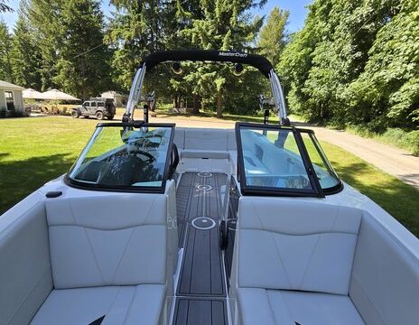 2021 MasterCraft NXT24 – Surf-Ready Wake Machine – Seats 12 – Delivery