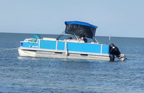 The Jim Ray: 22 ft pontoon w bimini shade &amp; rocking stereo