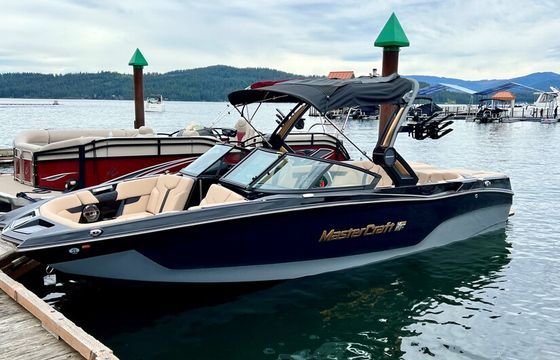 Mastercraft XT24 Premier Surf Boat