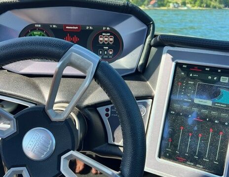 Mastercraft XT24 Premier Surf Boat