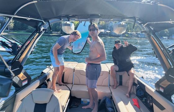 Mastercraft XT24 Premier Surf Boat