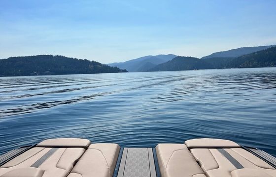 Mastercraft XT24 Premier Surf Boat
