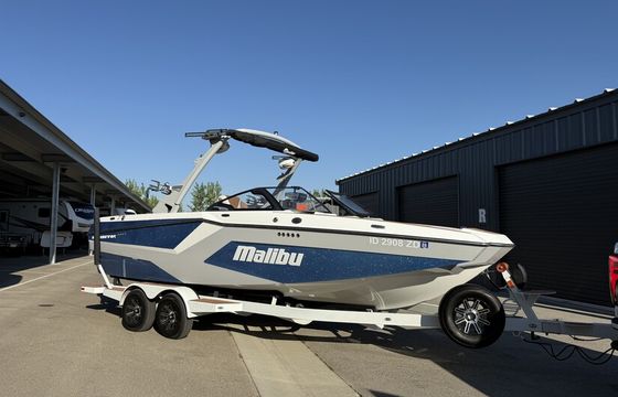 2024 Malibu 23' MXZ – Wake, Surf, Tube – Captain Included