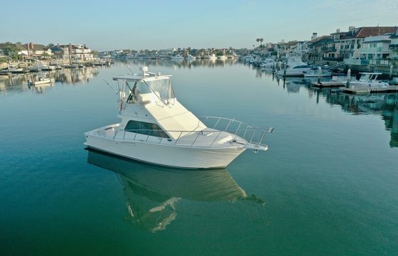 35' Cabo Flybridge Yacht for Cruises and Offshore Fishing