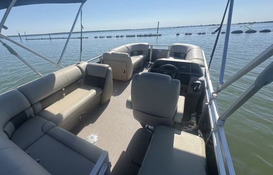 Party Barge Pontoon - Captain and Fuel Included - Fishing Welcome