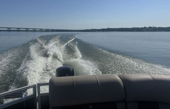 Party Barge Pontoon - Captain and Fuel Included - Fishing Welcome