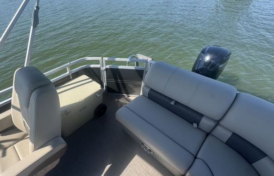 Party Barge Pontoon - Captain and Fuel Included - Fishing Welcome