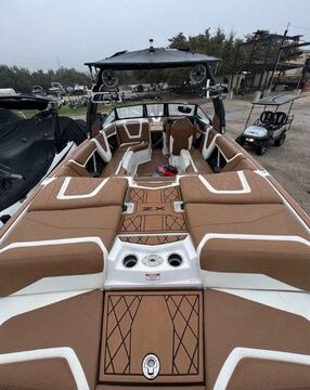 2021 25ZX Wake Boat — Premium Surf and Cruise by Boats and Toasts!