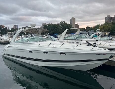 40ft Formula Super Sport Motor Yacht in Chicago - Playpen Ready