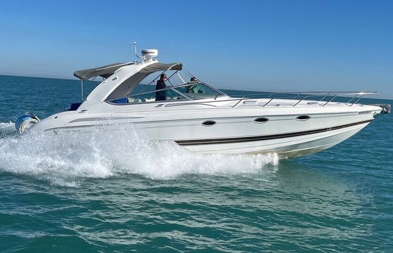 40ft Formula Super Sport Motor Yacht in  Chicago - Playpen Ready