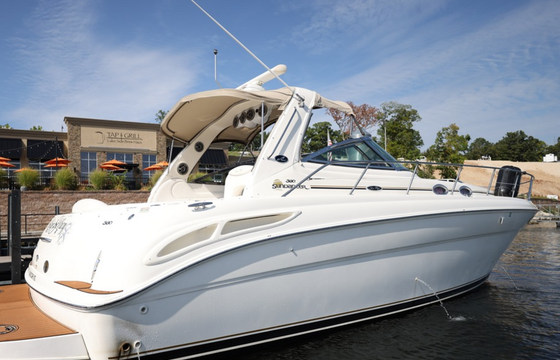 "Ships Ahoy!" : 38' yacht rental at Lake of the Ozarks